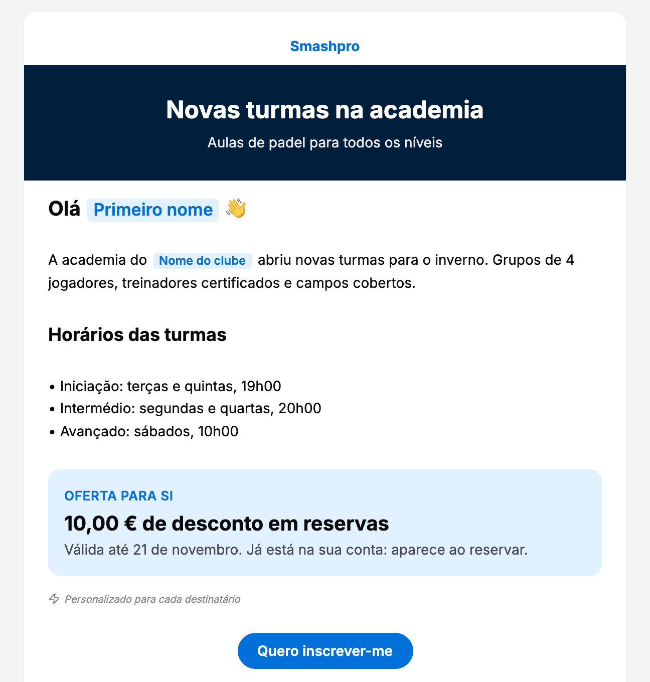 Email no editor com uma faixa de título, as variáveis Primeiro nome e Nome do clube, um bloco de oferta e um botão